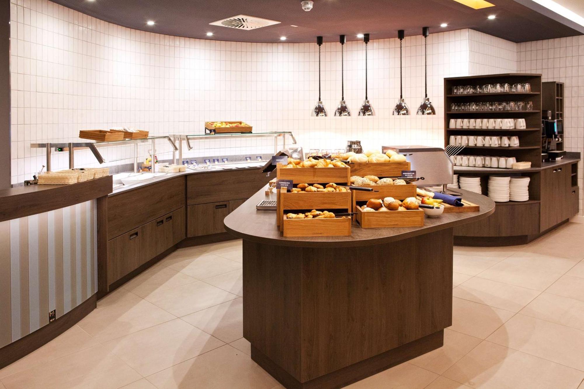 Hampton By Hilton 3*