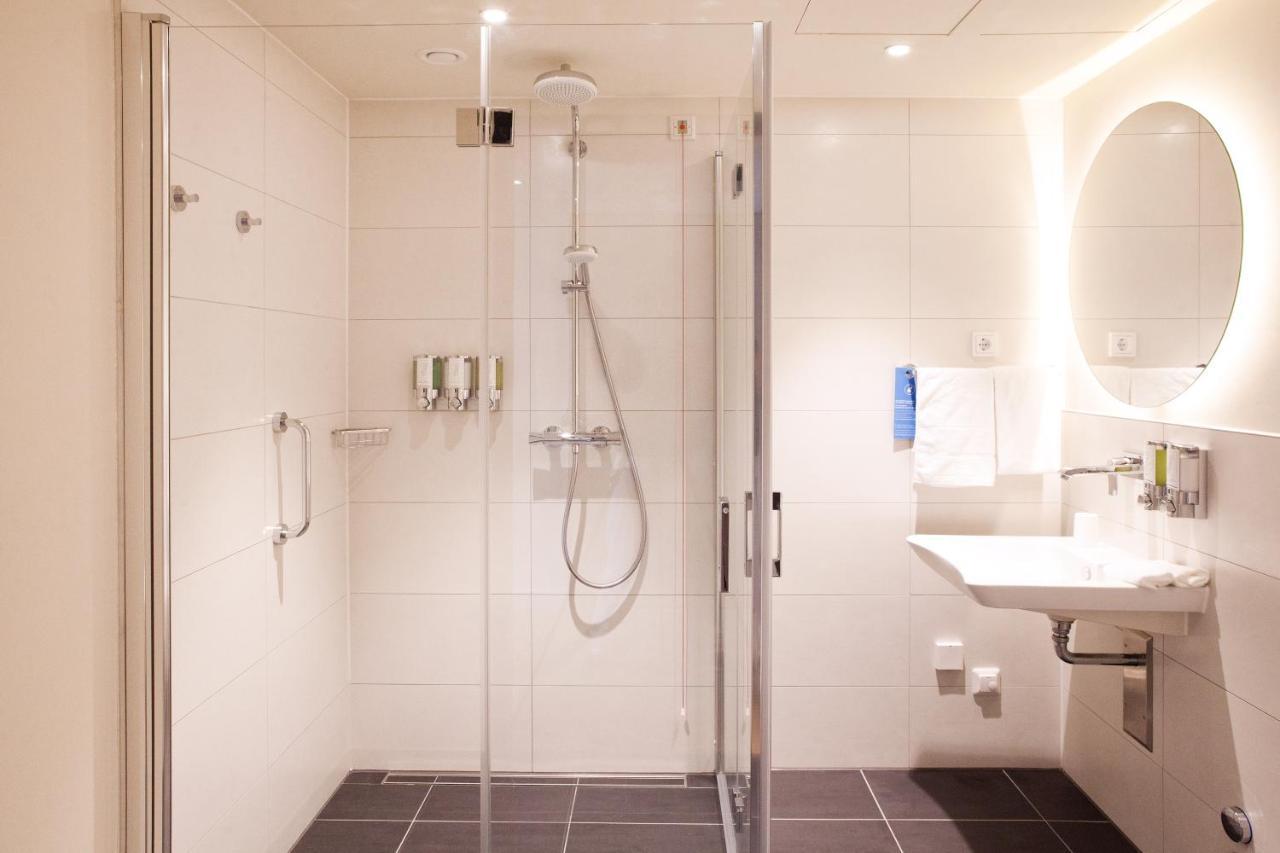 Отель Hampton By Hilton 3*
