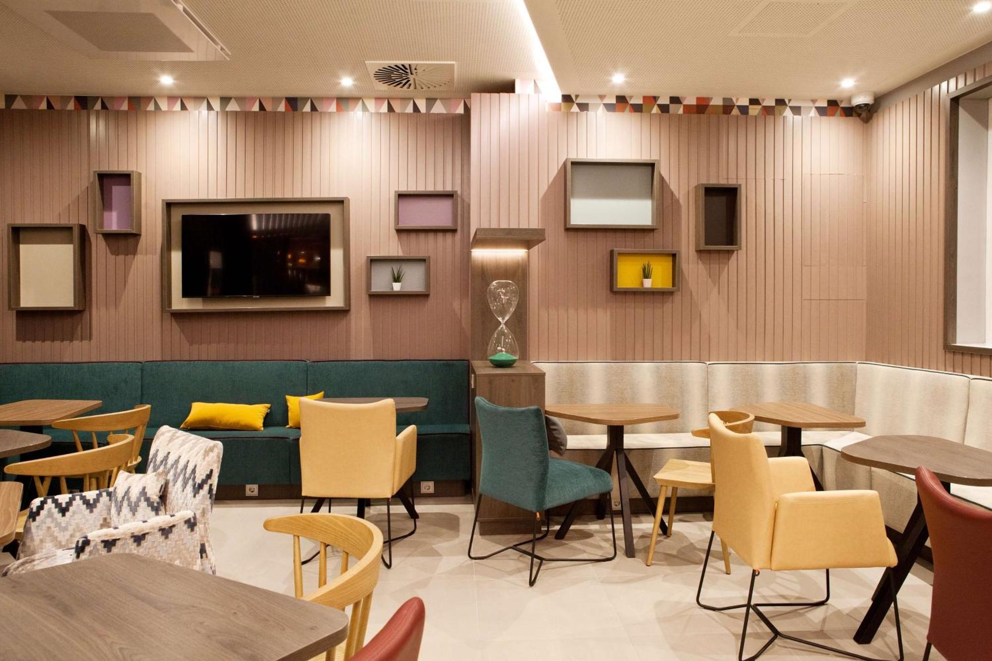 Hotel Hampton By Hilton 3*