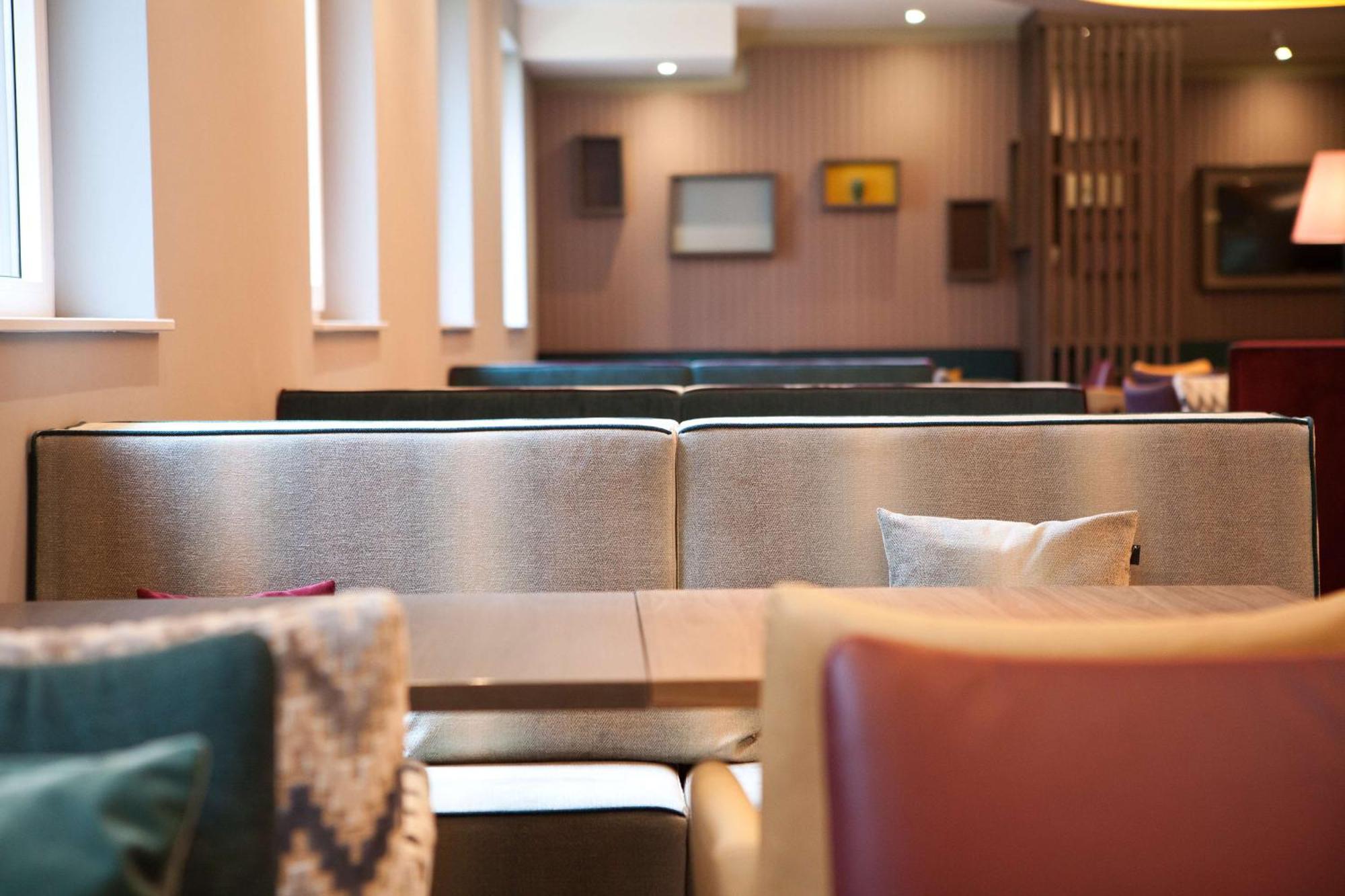 Отель Hampton By Hilton 3*