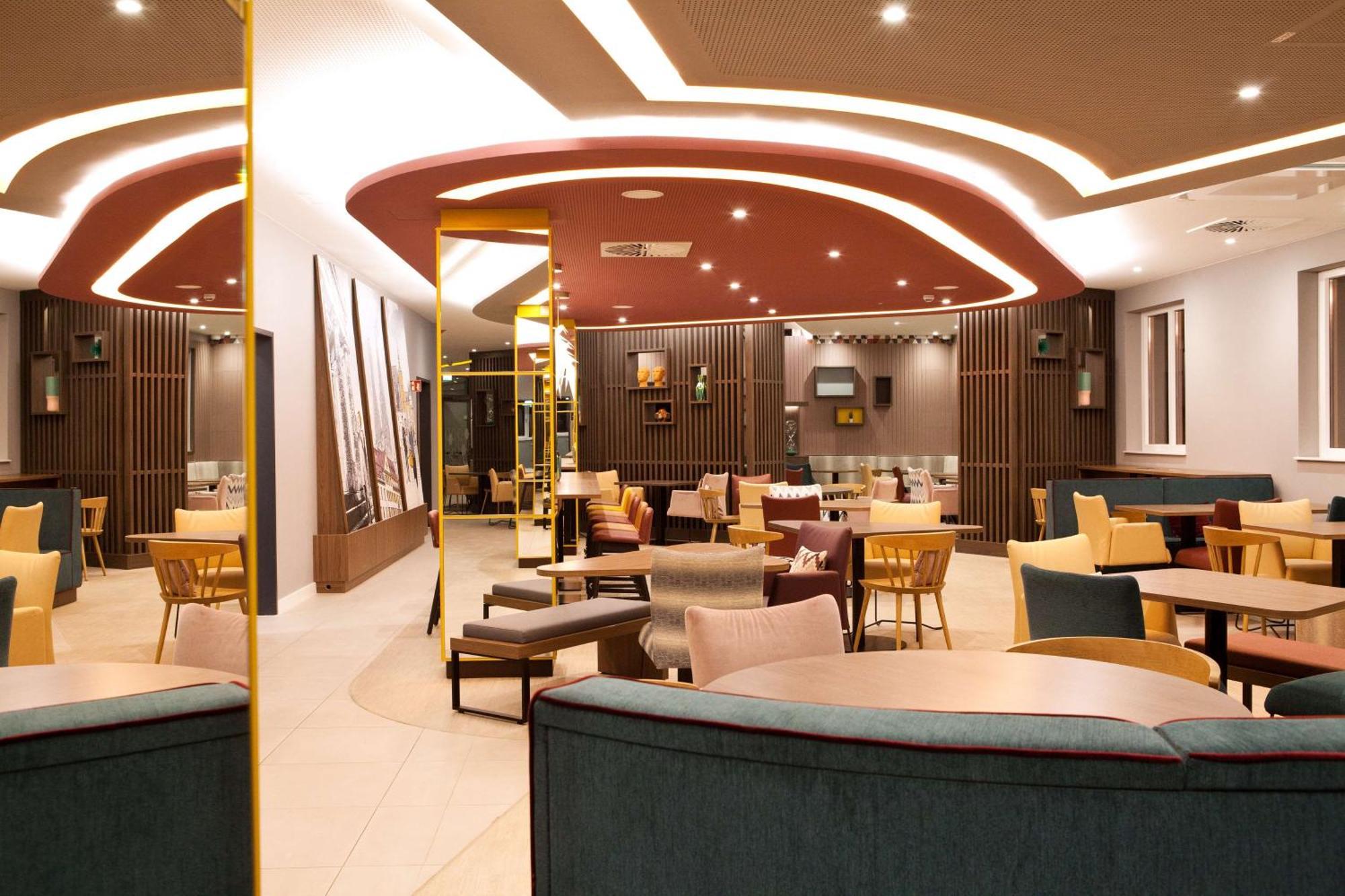 Hampton By Hilton Hotel